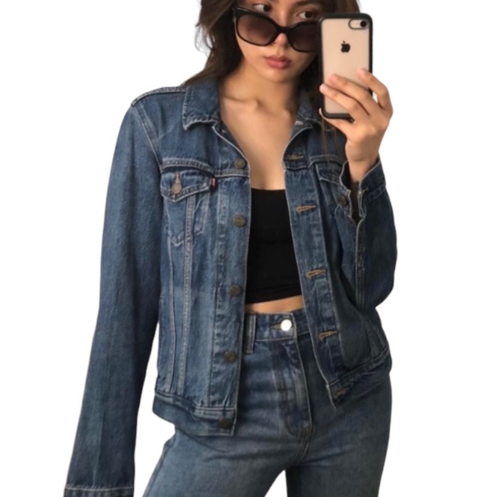 CLASSIC LEVI BLUE JEAN TRUCKER JACKET ! (never worn!)
